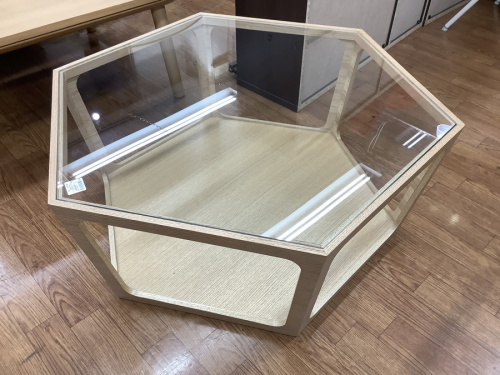 生活家具のテーブル