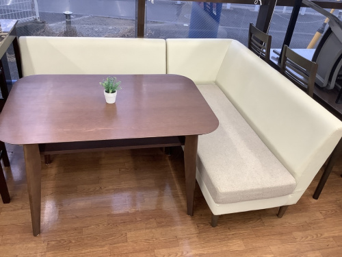 ソファーダイニングの万能収納