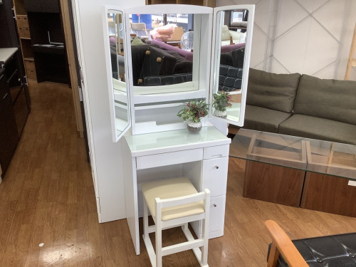 収納家具のドレッサー