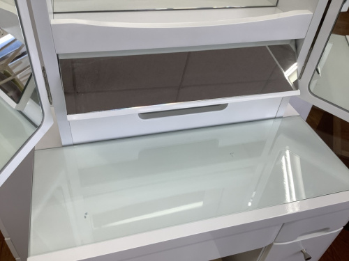 ドレッサーの3面ドレッサー