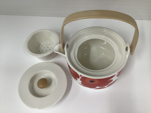 ティーポットのmarimekko