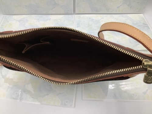 ショルダーバッグのLOUIS VUITTON