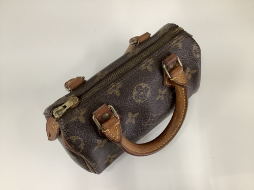 バッグのショルダーバッグ