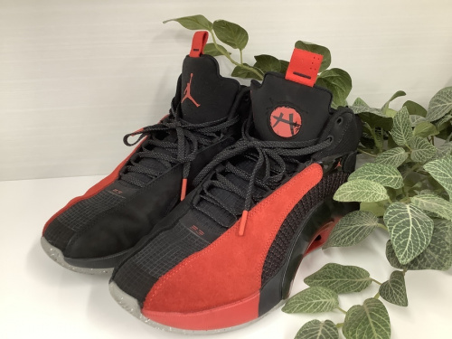 靴のスニーカー