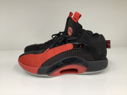 スニーカーのスニーカー