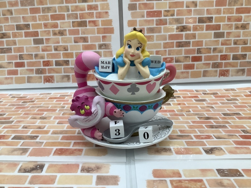 インテリア小物のアリスフィギュアカレンダー