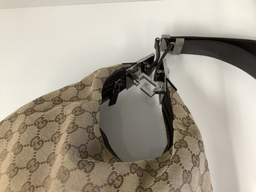 バッグのショルダーバッグ