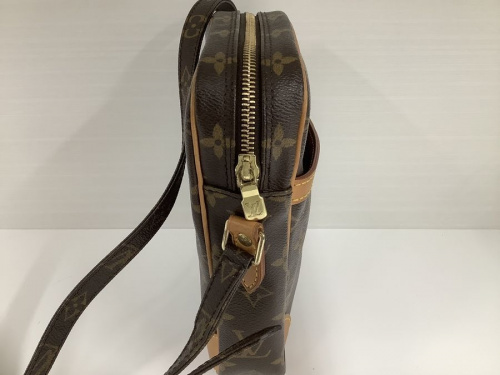 バッグのショルダーバッグ