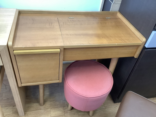 収納家具のドレッサー