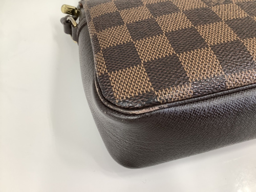 コスメポーチのLOUIS VUITTON
