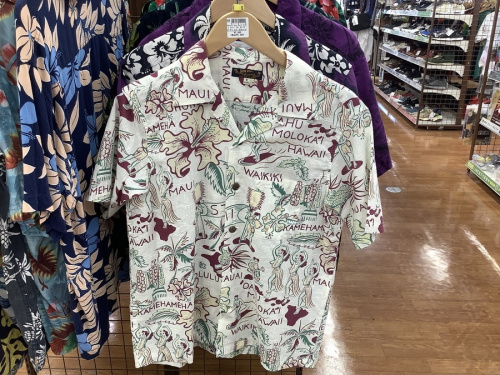 トップスのシャツ