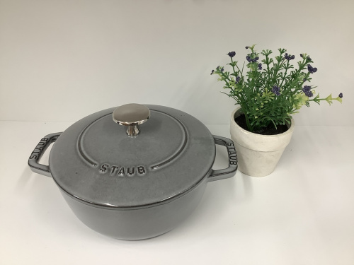 キッチン雑貨の鍋