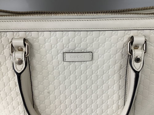 バッグのハンドバッグ