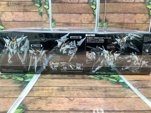 クスィーガンダムのBANDAI