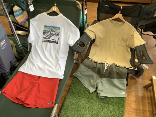 トップスのTシャツ