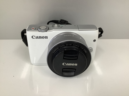 デジタルカメラのミラーレス一眼カメラ