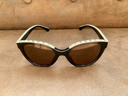 サングラスのCHANEL