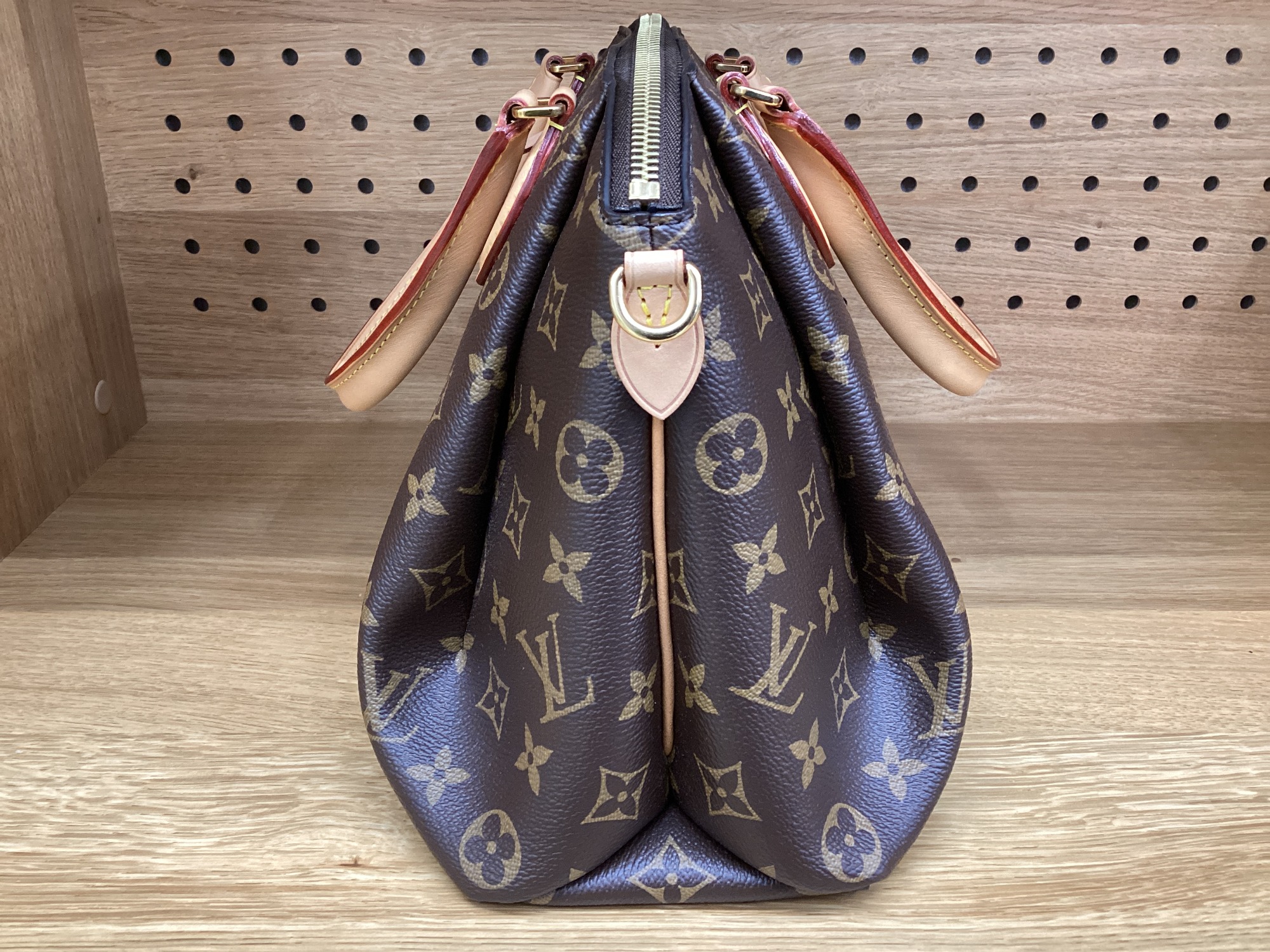 LOUIS VUITTON モノグラム　ハンドバッグ LOUIS VUITTON（ルイ・ヴィトン）よりモノグラムのハンドバッグ(M44543