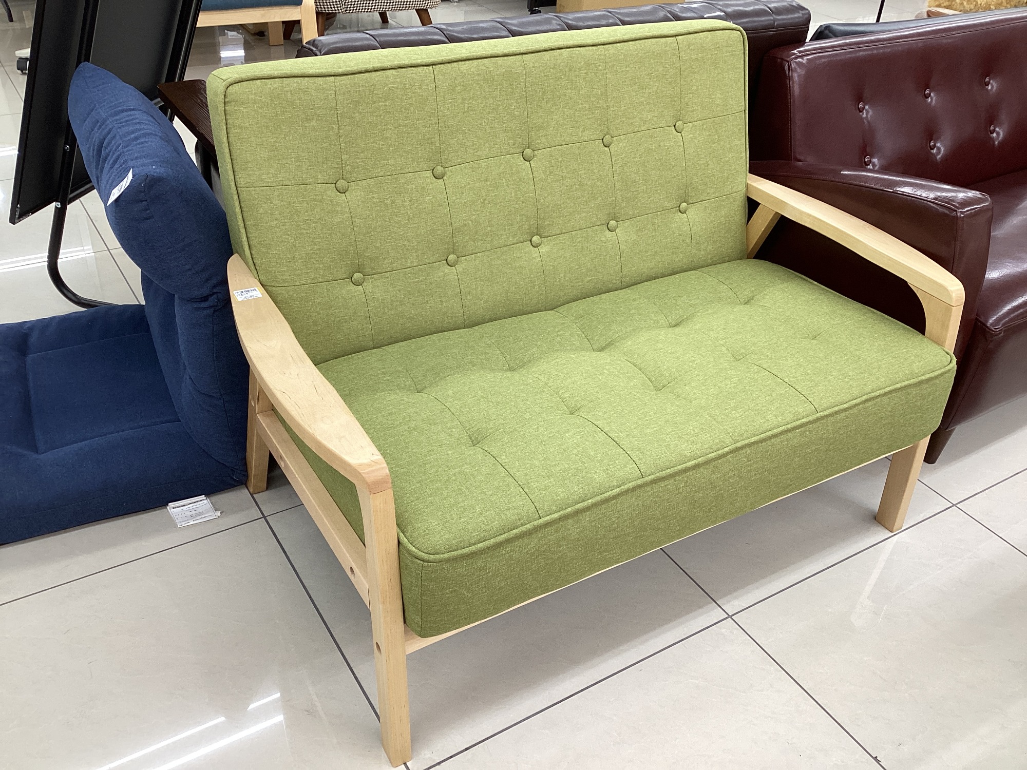 家具多数取扱い中！】NITORI（ニトリ）の北欧風2人掛けソファが入荷