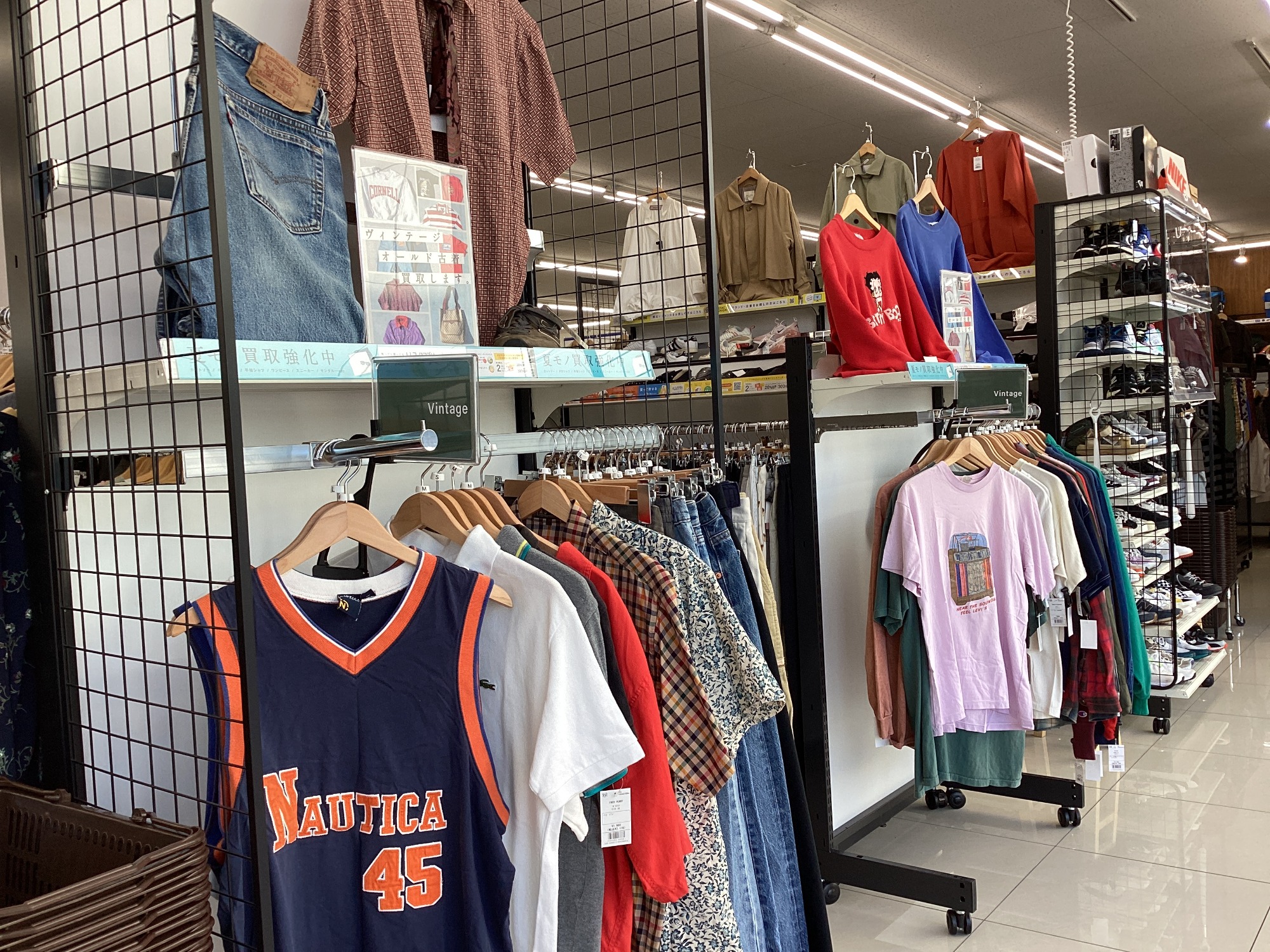 古着　アパレル　約100着　5000円 （1着50円以下）セット販売　売ります 激安古着屋しかも年中無休24時間営業です！ 古着、クレーンゲーム