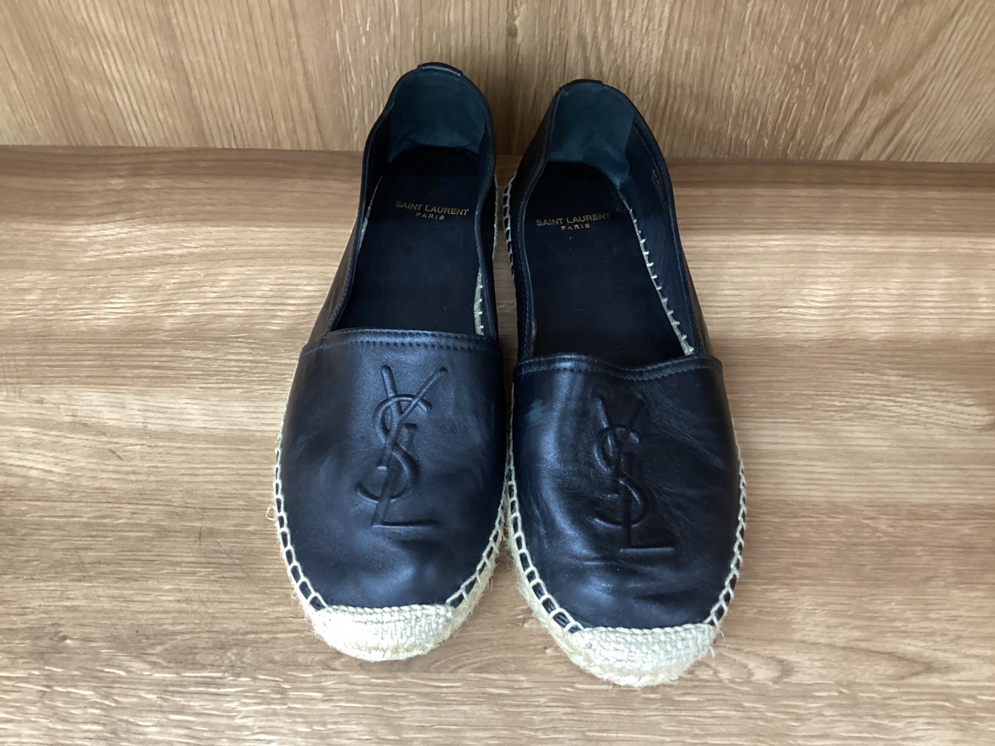 夏物衣類買取強化中！】Yves Saint Laurentのシューズのご紹介