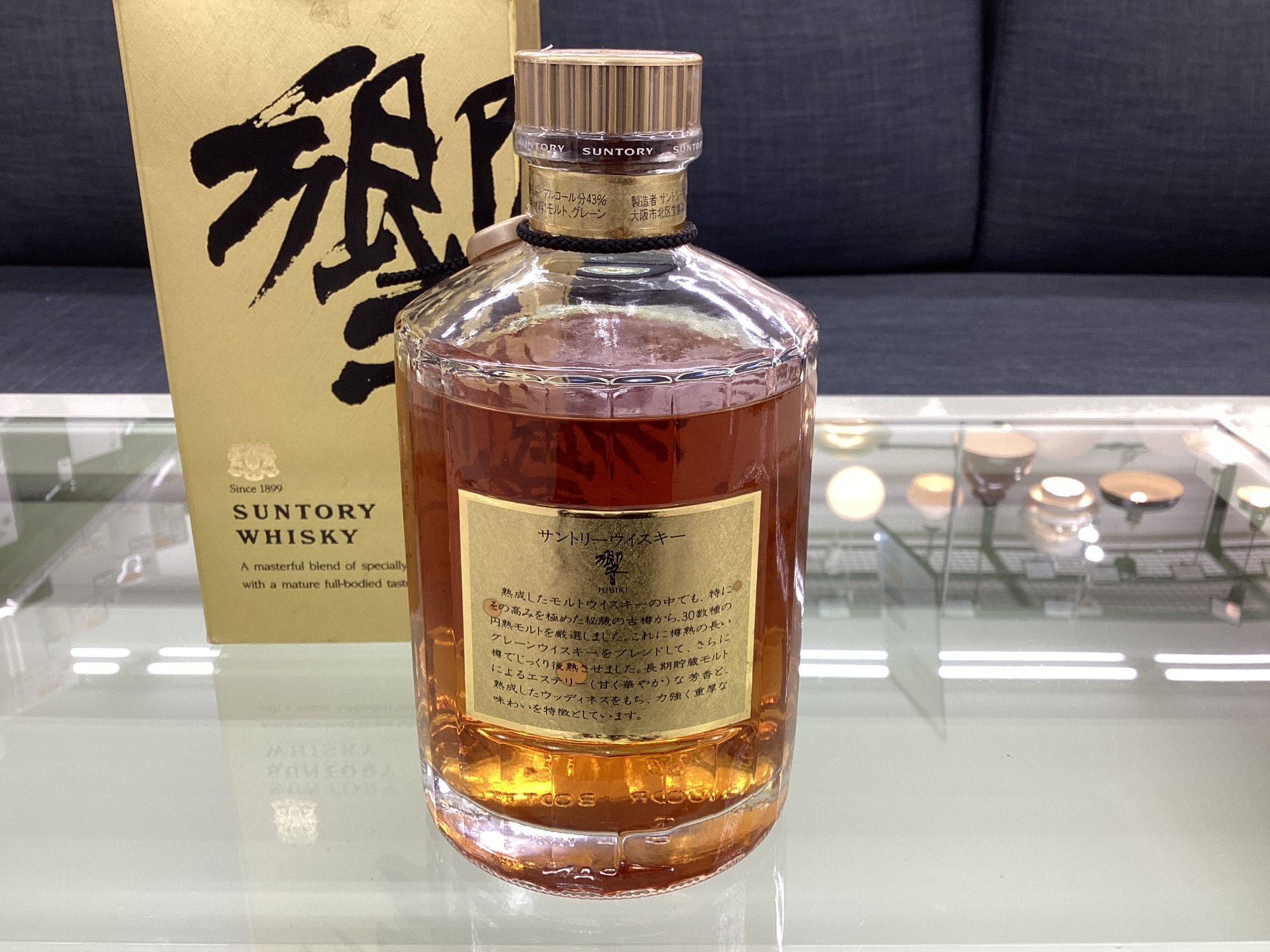 ウイスキー サントリー 響 金ｷｬｯﾌﾟ 向獅子ﾏｰｸ ｺﾙｸ劣化有 弱目減り有