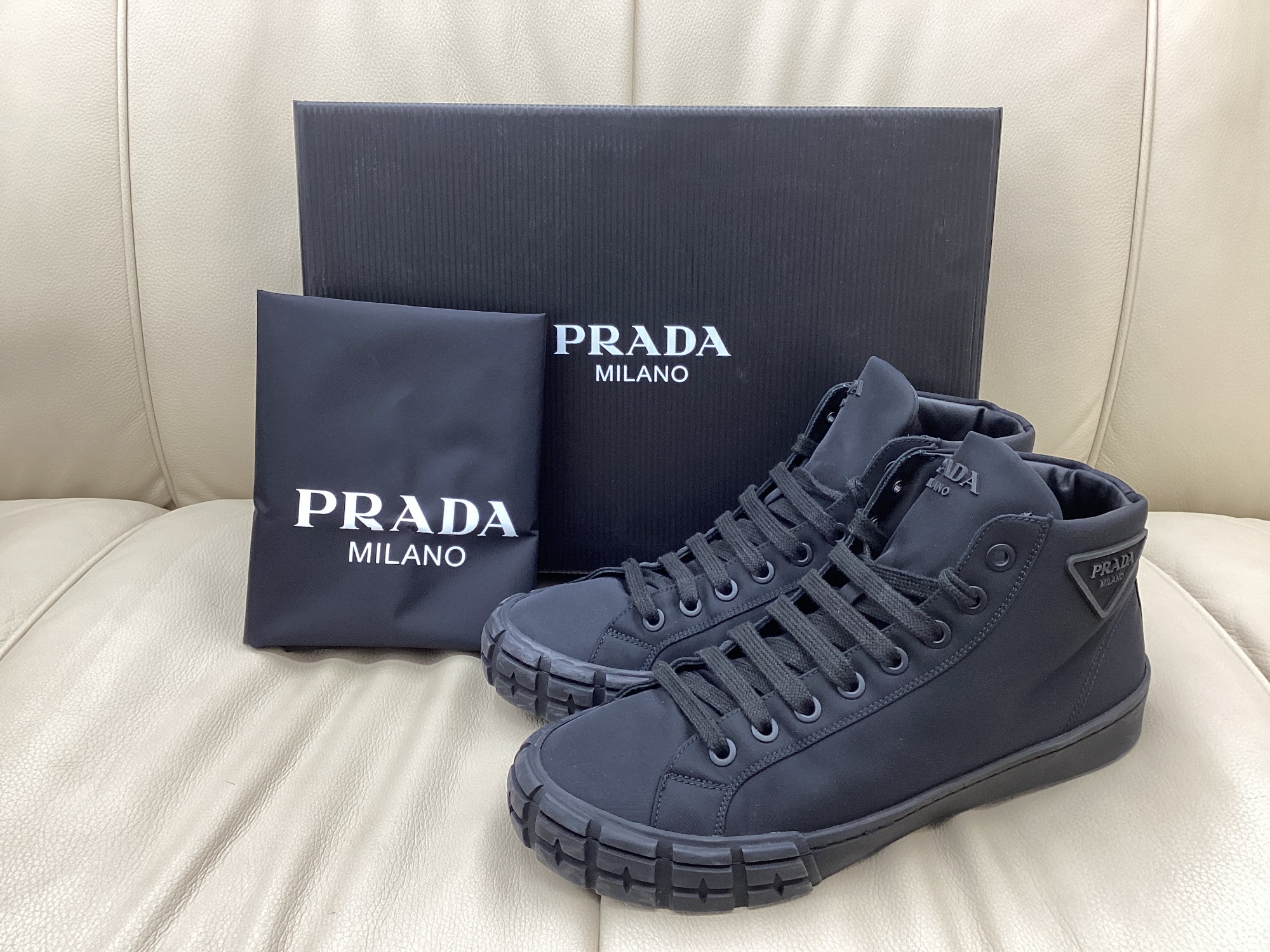 アウトレット直営店【PRADA】メンズ スニーカー ハイカット ブランド品買取強化中！】PRADAのハイカットスニーカーのご紹介