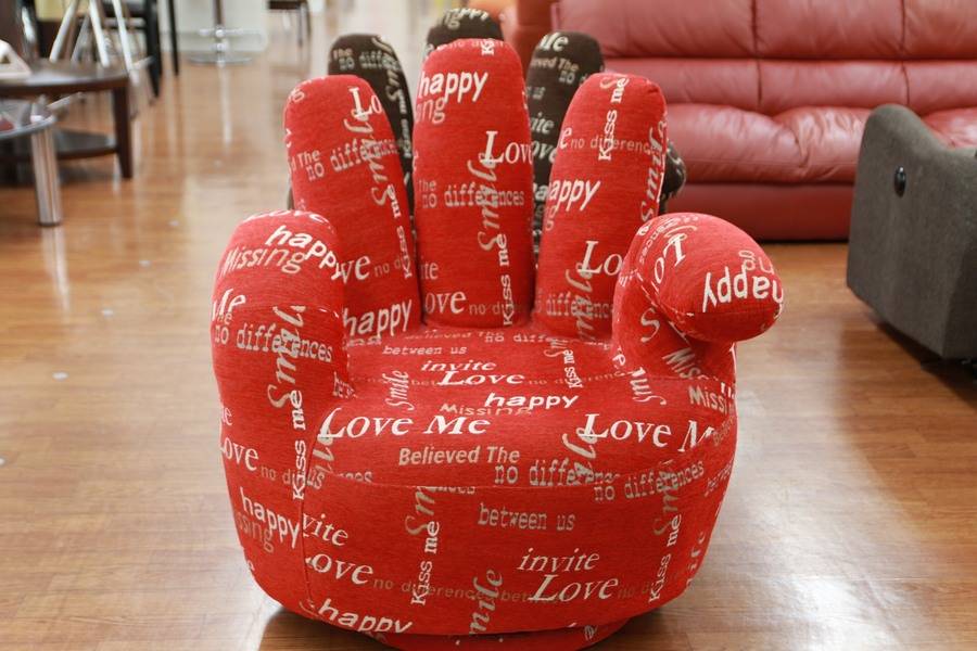 幕張店】一風変わったソファでお部屋にアクセント♪ハンドソファー入荷