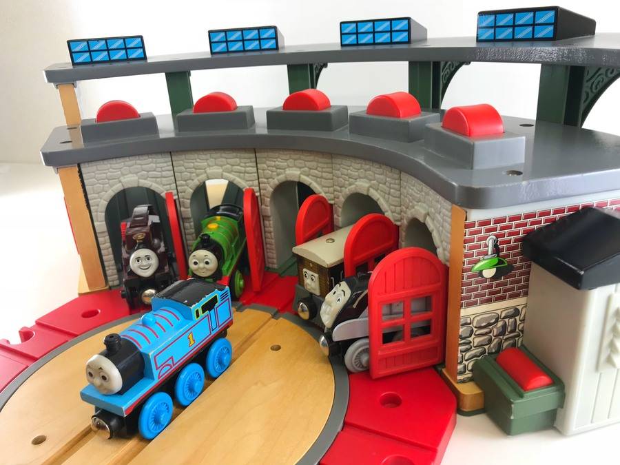 きかんしゃトーマスのデラックス操車場入荷しました！【幕張店】｜2017