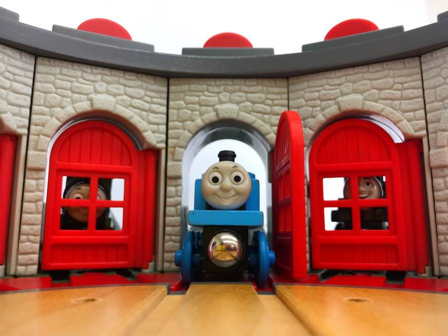 きかんしゃトーマスのデラックス操車場入荷しました！【幕張店】｜2017