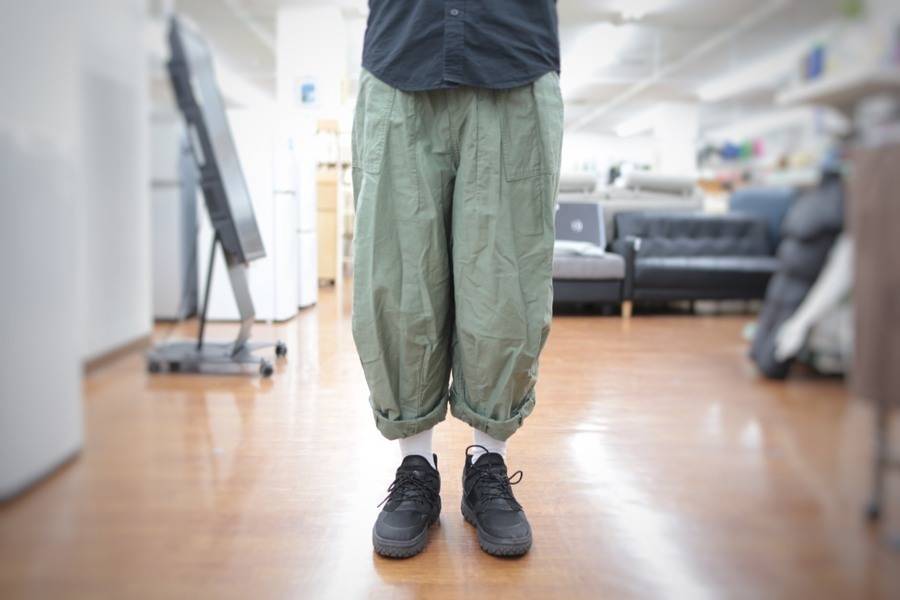 話題沸騰…ニードルスの『ヒザデルパンツ』が入荷しました