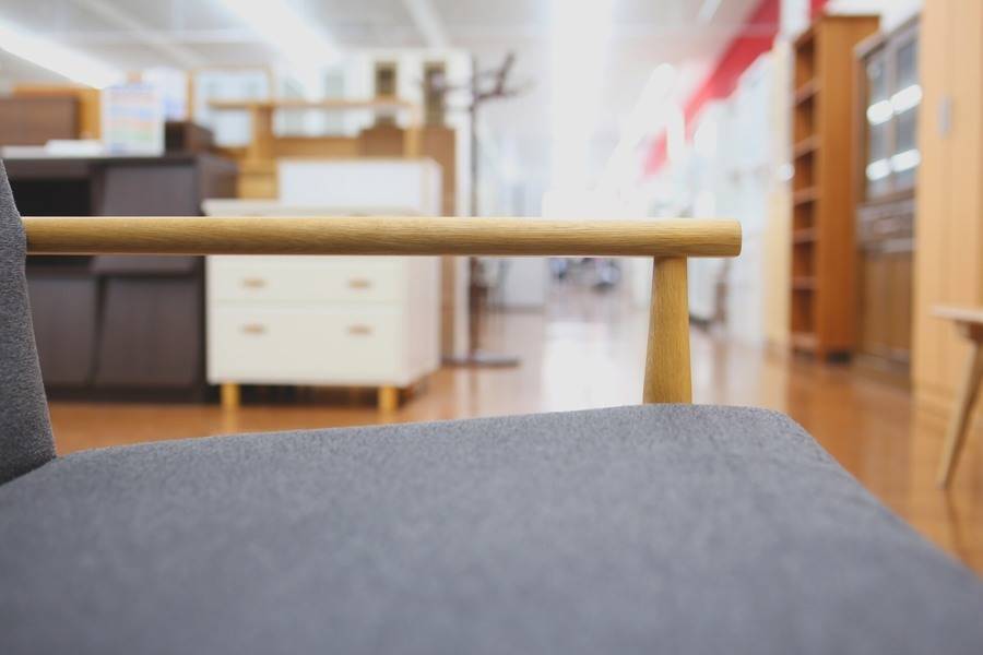 北欧デザインと飛騨の技術の融合『柏木工 シガーロ 2.5人掛け