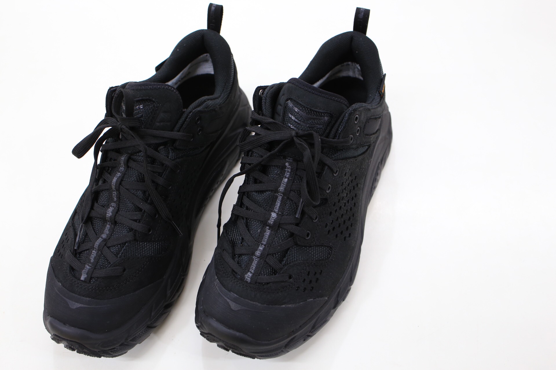 ホカオネオネ エンジニアドガーメンツ別注 TOR ULTRA LOW Black ホカ オネ オネの人気シューズが、エンジニアド ガーメンツとの