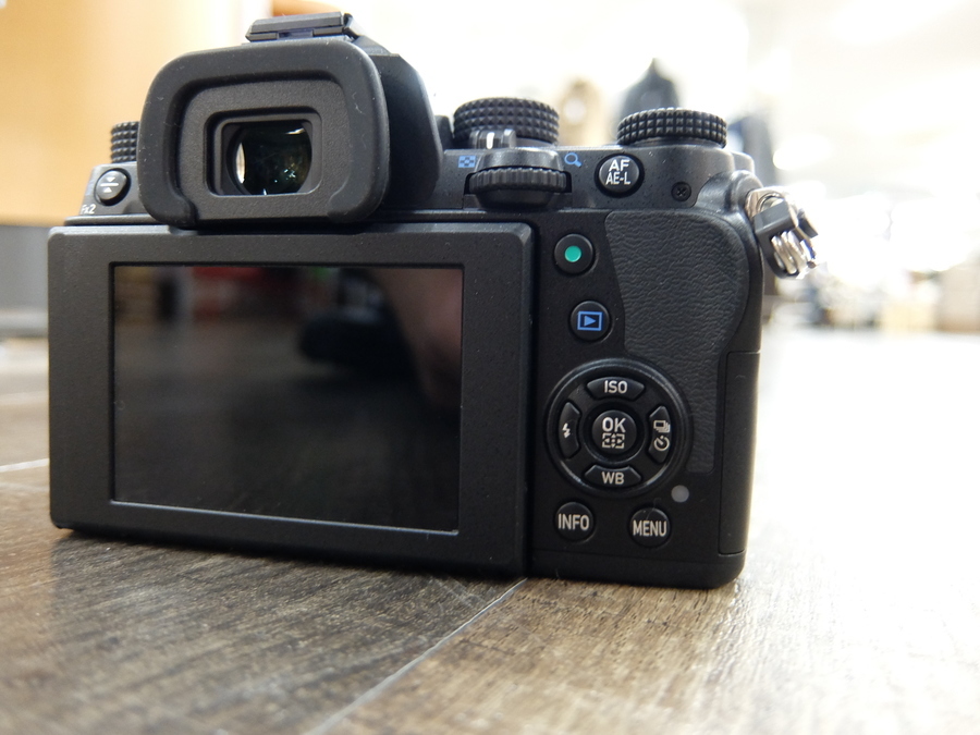 ISO81万】ペンタックス”KP”と35mm単焦点レンズ買取入荷致しました