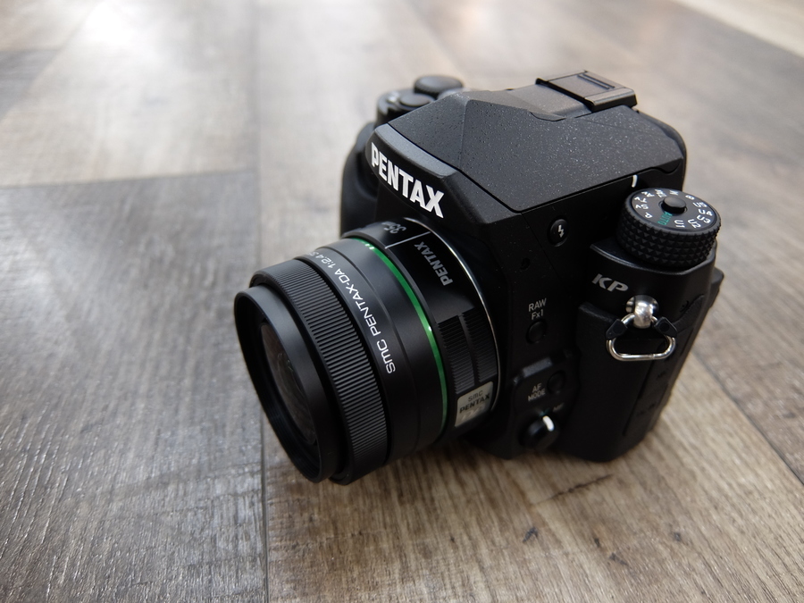 ISO81万】ペンタックス”KP”と35mm単焦点レンズ買取入荷致しまし