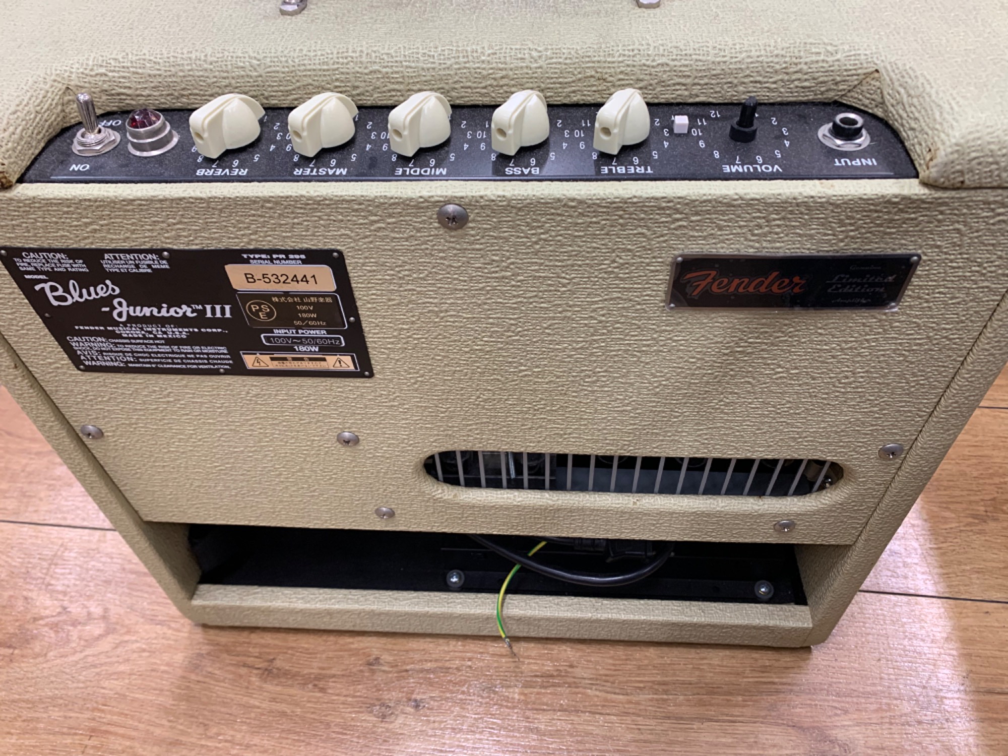 【★大感謝セール】 120台限定販売の幻のアンプ】Fender（フェンダー）の「PR 295 ギター