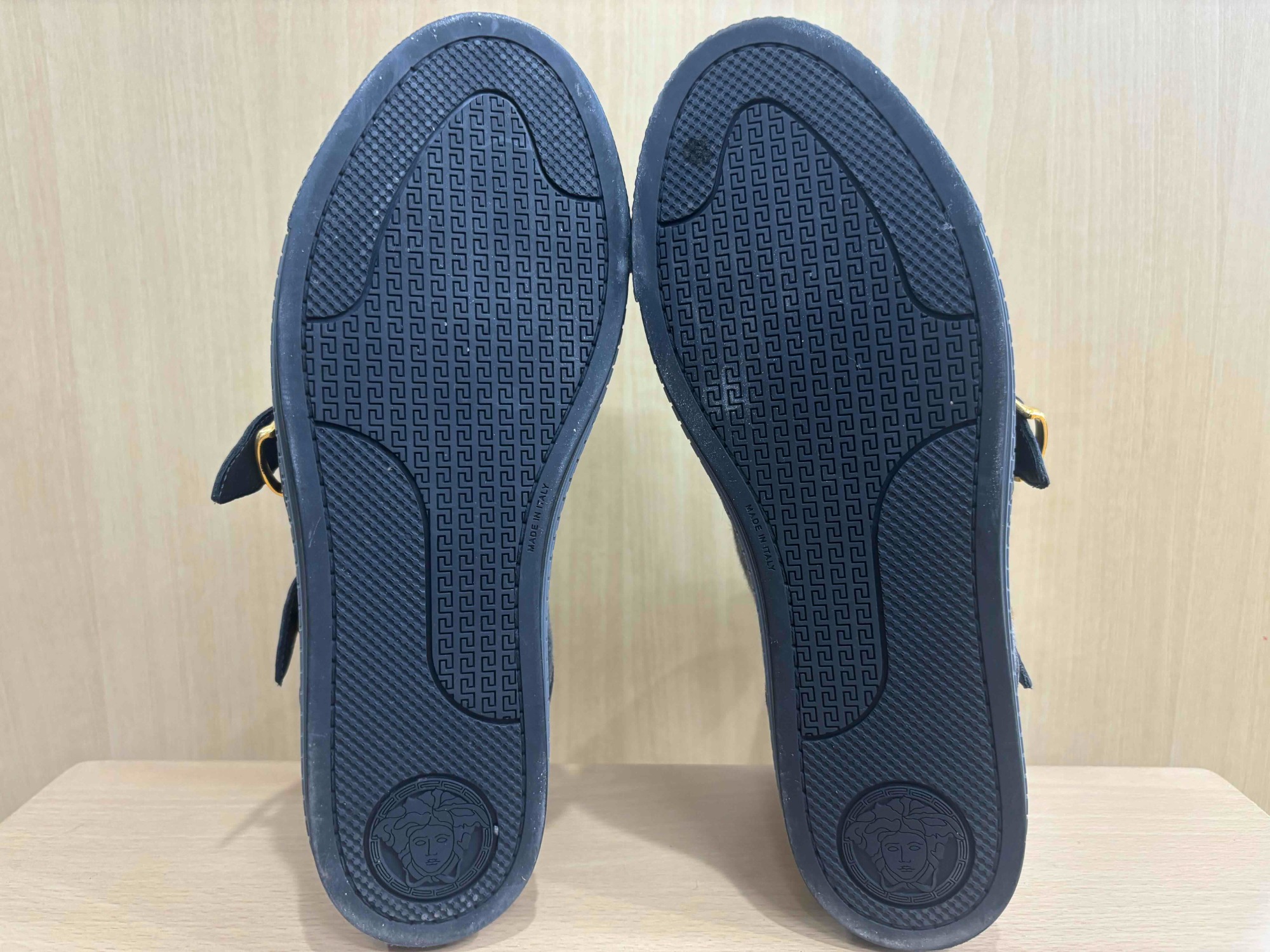 ★送料関税込★ヴェルサーチ カーフスキンハイカットスニーカー VERSACE（ヴェルサーチェ）】ハイカットスニーカー 入荷いたしました