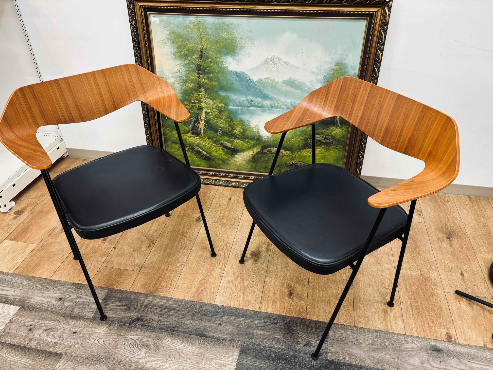 Case Furniture（ケース・ファニチャー） の675チェアが、2脚新
