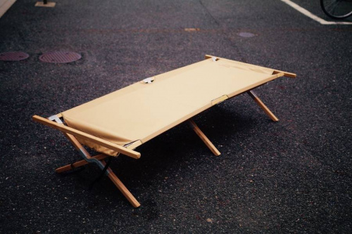 ファニチャーのベンチ