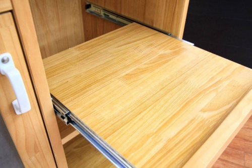 食器棚のナチュラル系家具