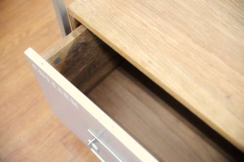 インダストリアル系家具のアイアン家具