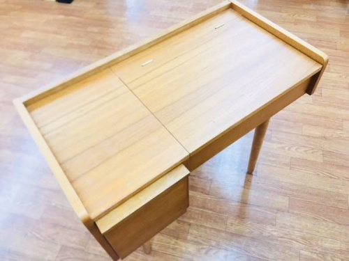家具のドレッサー