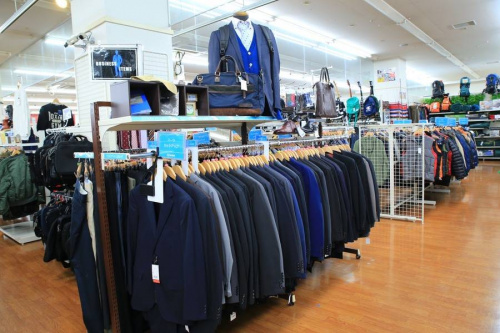 ビジネスアイテムのスーツコーナー