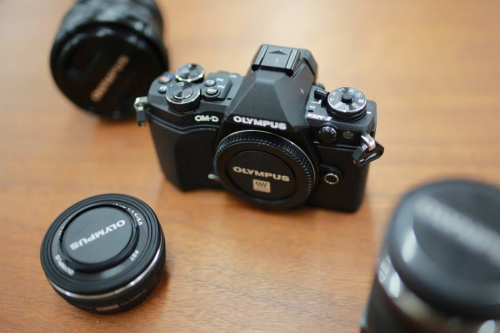 デジタル家電のミラーレスカメラ