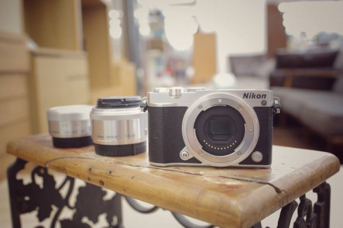 デジタル家電のミラーレスカメラ