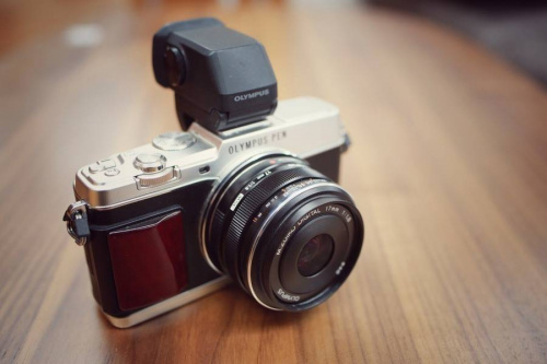 デジタル家電のミラーレスカメラ