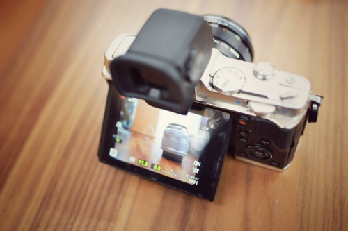 単焦点レンズのカメラ女子