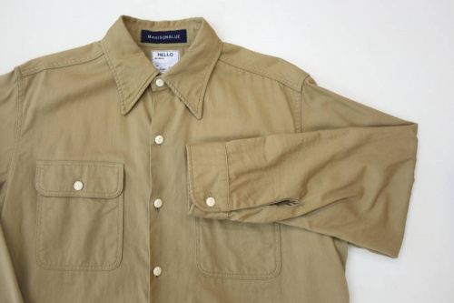 レディースファッションのシャツ