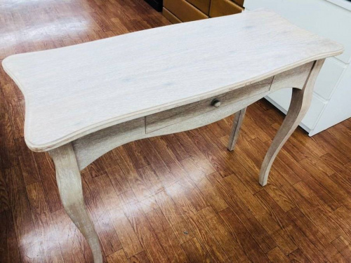 テーブルのデスク