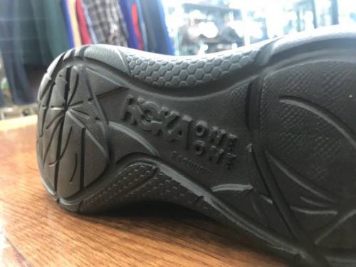 コラボスニーカー